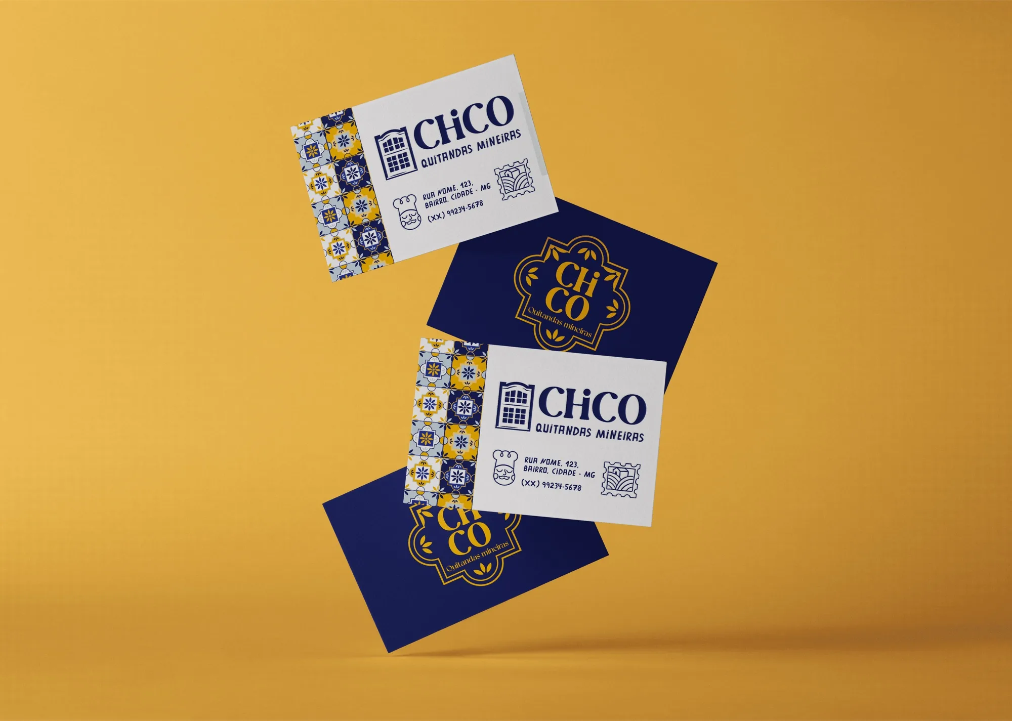 Cartões de visita da Chico Quitandas Mineiras com estampa de azulejos e selo da marca, em fundo amarelo